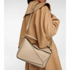 Loewe Puzzle Medium Leather Shoulder Bag -Loewe Shop unnamed file 1781