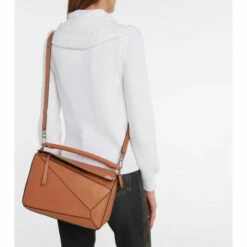 Loewe Puzzle Medium Leather Shoulder Bag 11 Loewe Puzzle Medium Leather Shoulder Bag -Loewe Shop unnamed file 211
