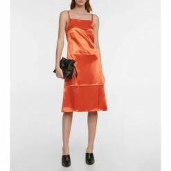 Loewe Flamenco Chain Mini Leather Clutch 8 Loewe Flamenco Chain Mini Leather Clutch -Loewe Shop unnamed file 2756